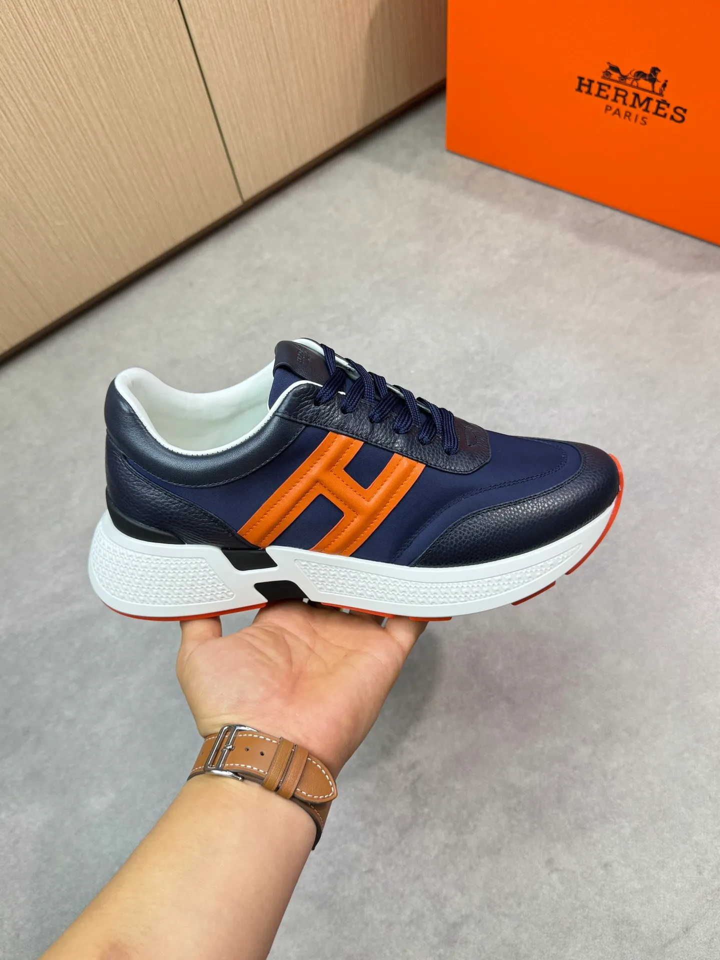 [HERMES] Hermès men's shoes 💰520💰 - high-end quality original items 🔍🔍🔍 casual sports shoes - upper: 🔝 pebbled calfskin, brand high mercerized canvas, body sewn with brand ´H´ totem, tongue brand logo cloth label - lining: water-dyed cowhide -Outsole: Ultra-light T men's shoes 💰U foam·rubber; two-color molded outsole -Ultra-high quality control·Fine workmanship: highlighted (high-end·luxury·grade) -Size: 39-44 (38, 45, can be customized)